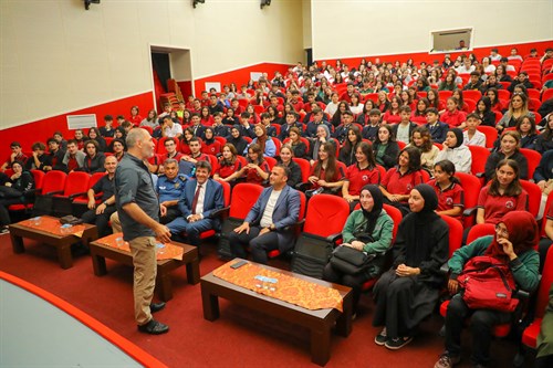 Birinci Sınıf Emniyet Müdürü Ahmet Sula Tarafından Lise Öğrencilerine Yönelik Konferans Verildi