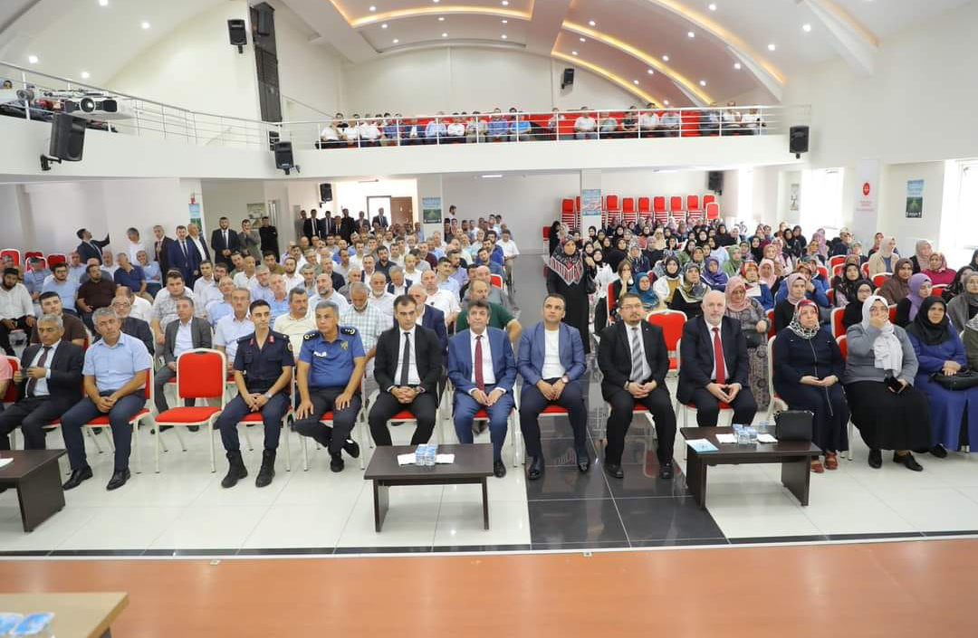 Mevlid-i Nebi ile Camiler ve Din Görevlileri Haftası Münasebetiyle Konferans Düzenlendi