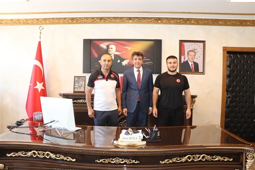 Şampiyon Sporcumuz Nurullah Maden, Kaymakamımız Avni Kula'yı Ziyaret Etti