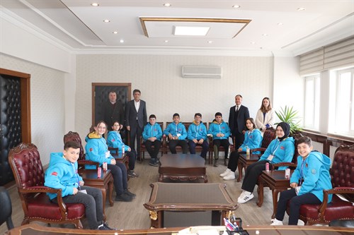 Fatsa Eczacı İlhan Hazinedar Ortaokulu'ndan ERASMUS+ Projesi Kapsamında Kaymakamımız Avni Kula'ya Ziyaret