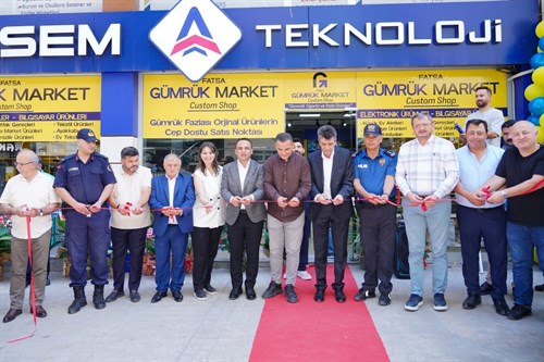 Kaymakamımız Avni Kula, Sakarya Caddesinde Bulunan İş Yerinin Açılışına Katıldı