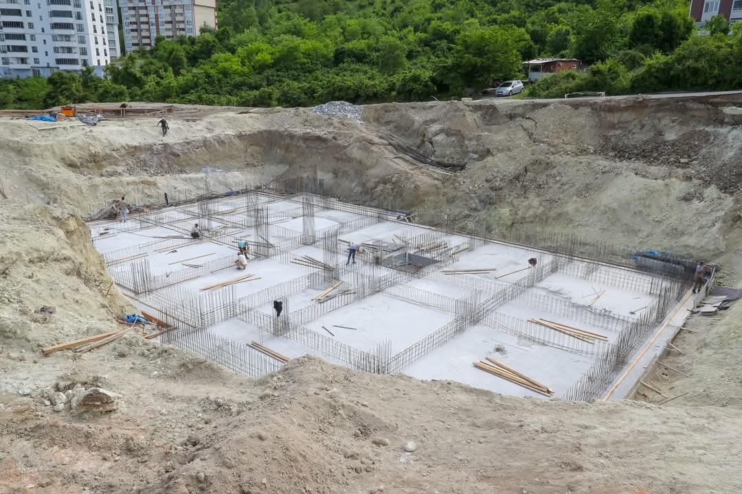 Kaymakamımız Avni Kula, Ayazlı İlkokulu İnşaat Sahasında İncelemelerde Bulundu